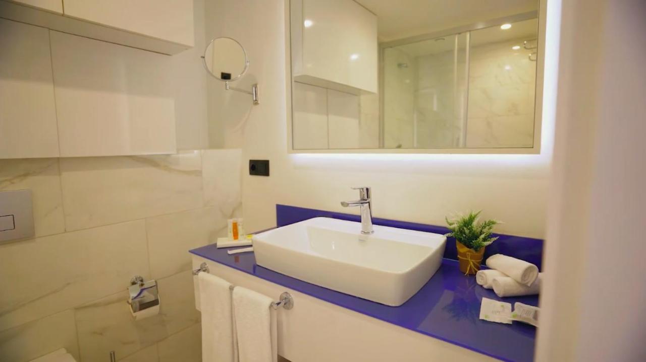 Orbi City Suite Sea View In Batumi Aparthotel Exterior foto